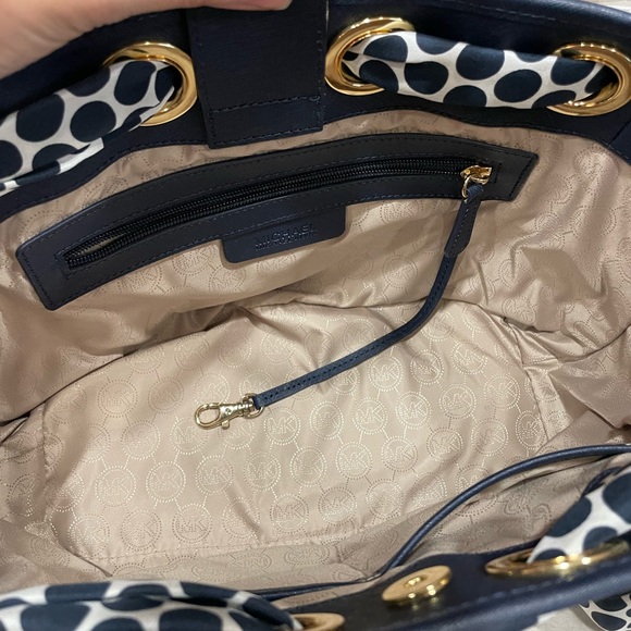 EUC Michael Kors Navy Saffino Leather Jet Set Scarf Handbag Tote - Picture 4 of 5